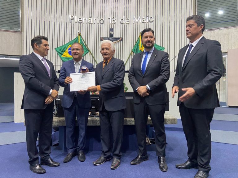 Membro do CBH Curu recebe homenagem da Assembleia Legislativa do Ceará em alusão aos 30 anos da Cogerh