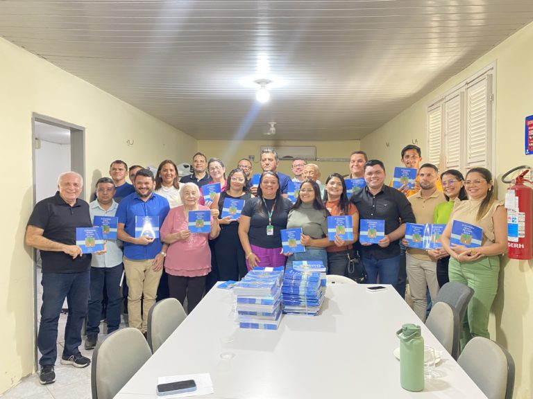 Cogerh, Comitê e SRH distribuem cartilha educativa sobre água para municípios da região do Curu